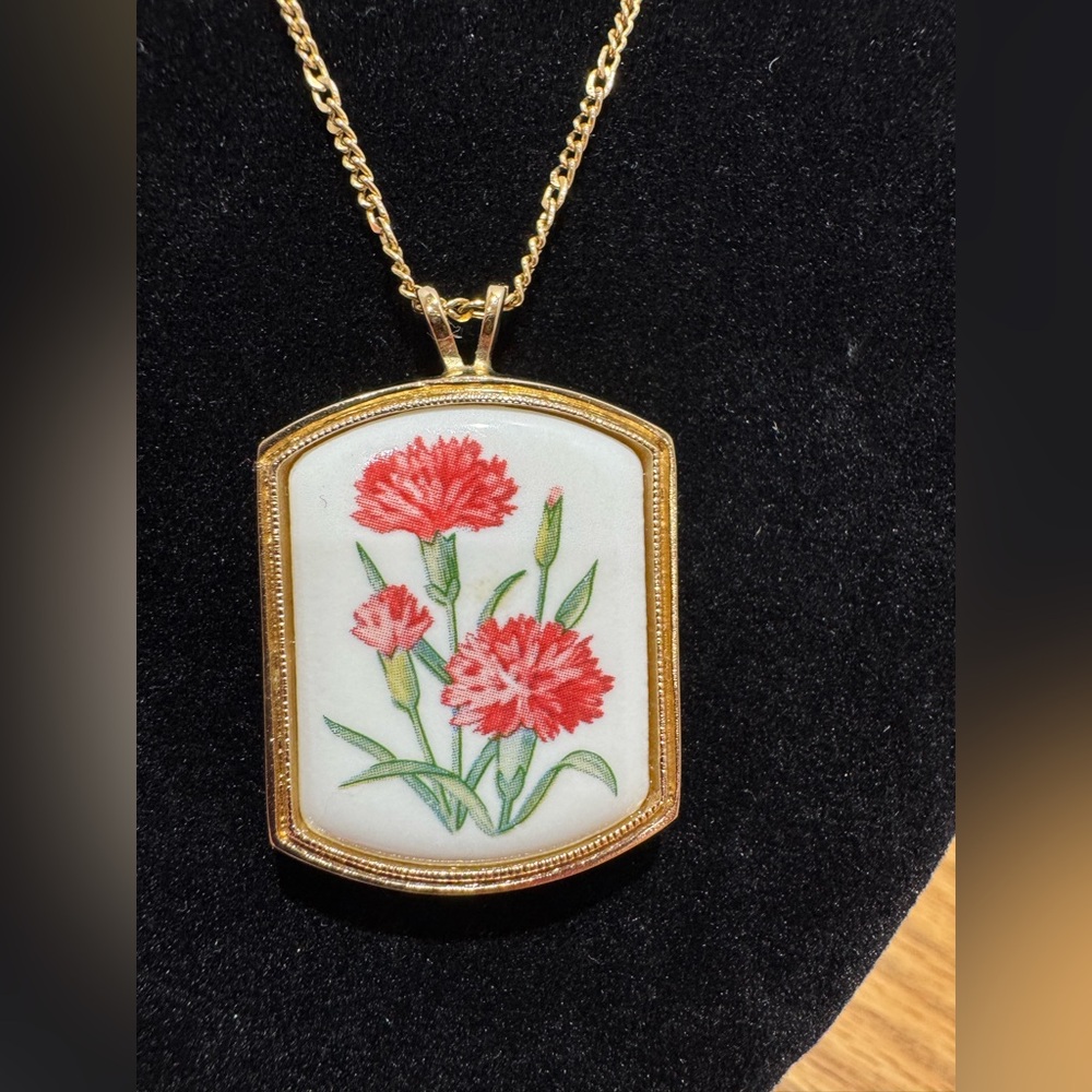 Vintage Avon floral enamel pendant necklace and chain in gold tone 1970s - Picture 2 of 6